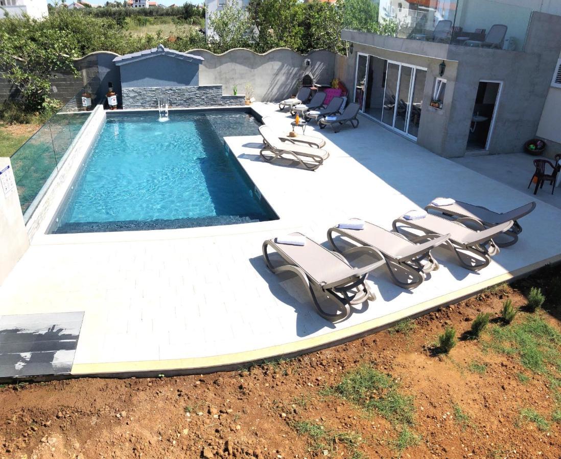 Croliday Apartment With Pool Nin فرسي المظهر الخارجي الصورة