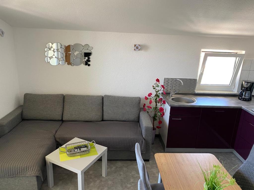 Croliday Apartment With Pool Nin فرسي المظهر الخارجي الصورة
