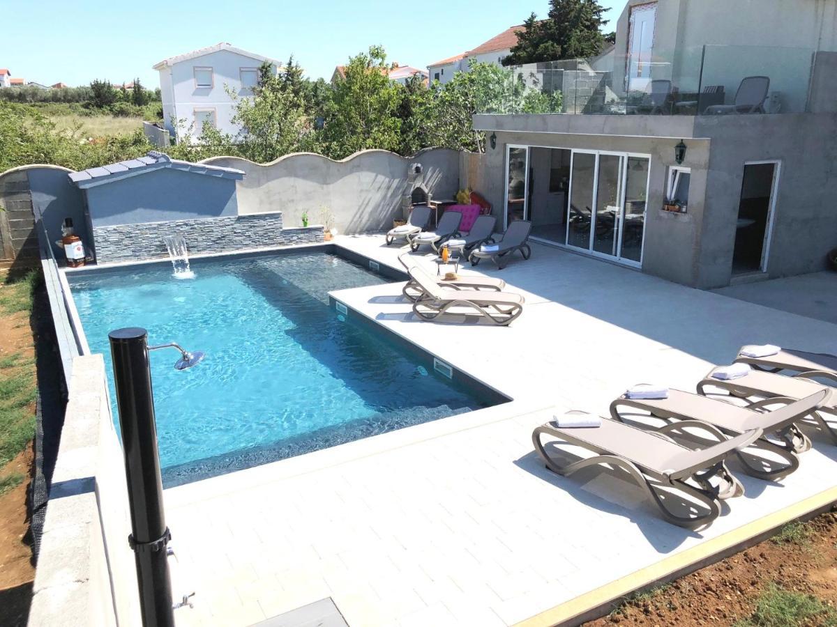 Croliday Apartment With Pool Nin فرسي المظهر الخارجي الصورة