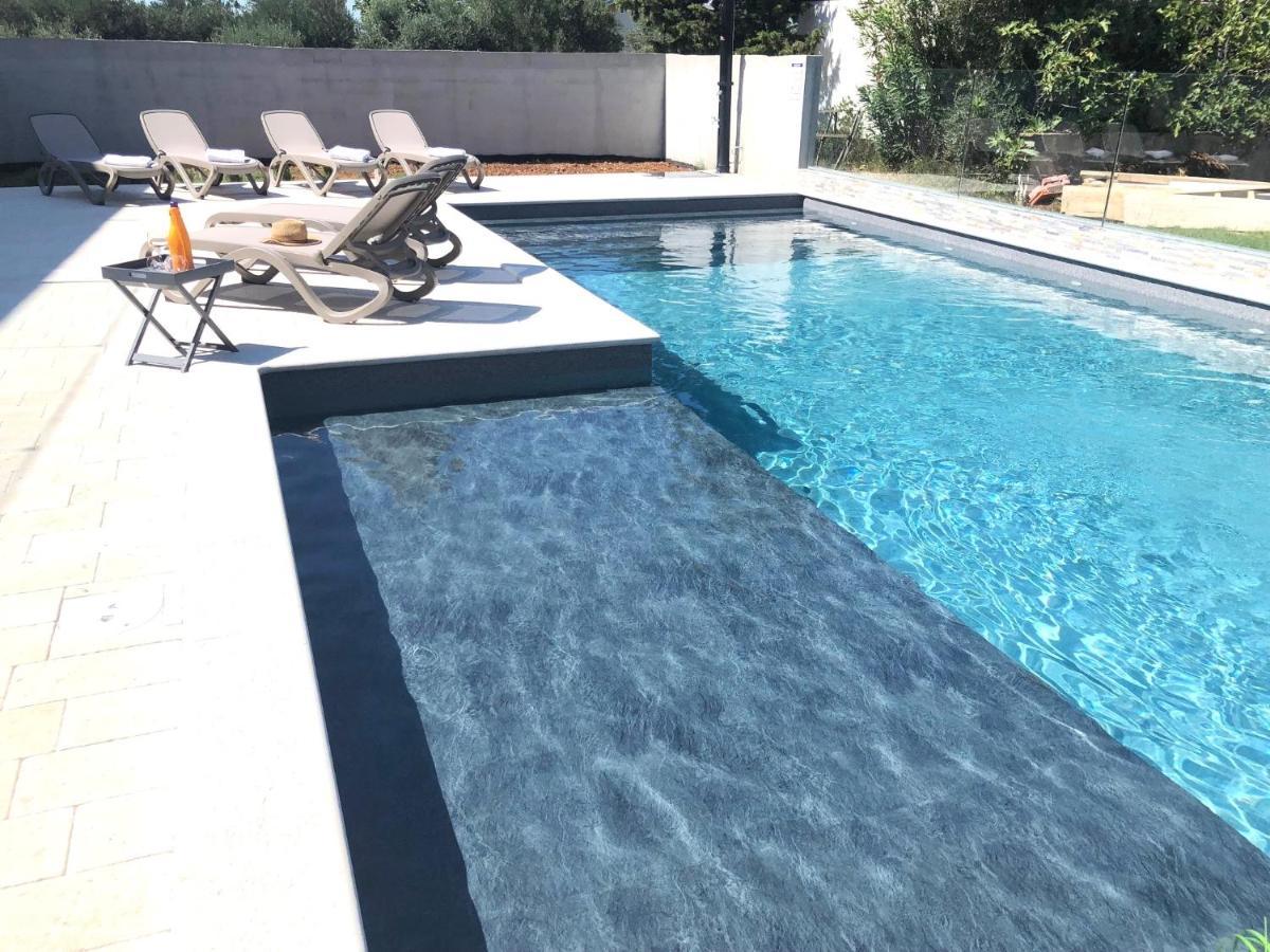 Croliday Apartment With Pool Nin فرسي المظهر الخارجي الصورة