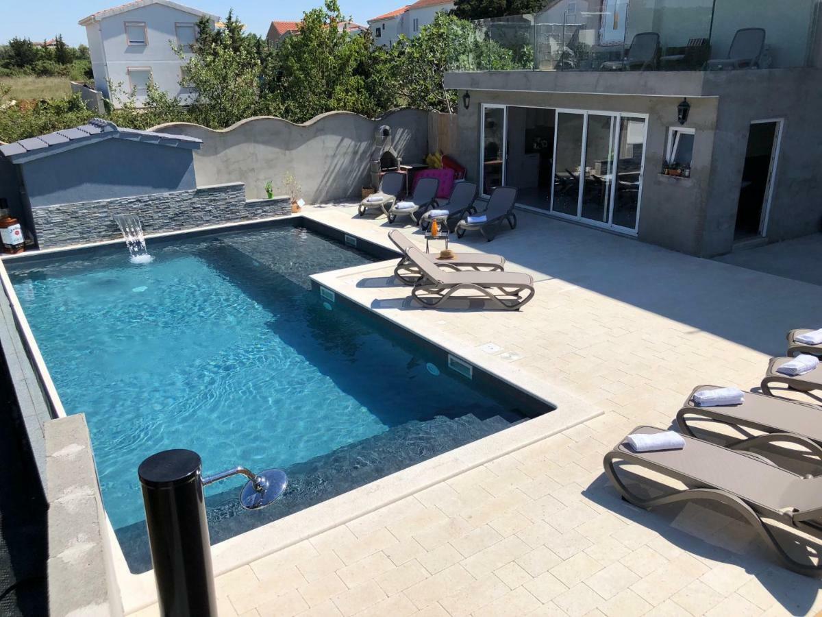 Croliday Apartment With Pool Nin فرسي المظهر الخارجي الصورة